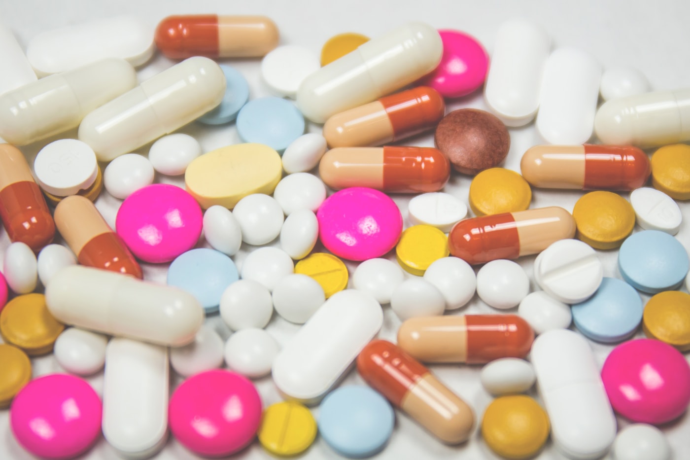 Müxtəlif vitamin və dərman kapsulları